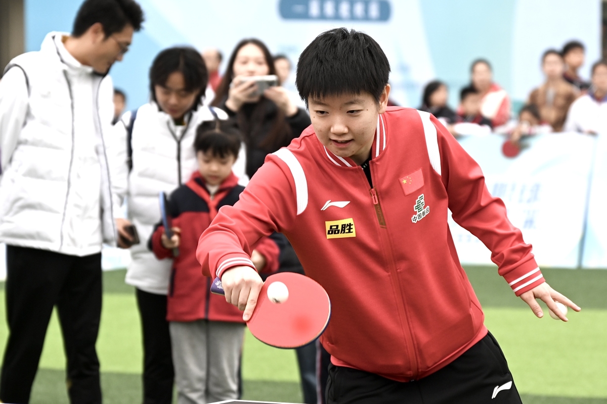 体坛里,女足球选手们精湛球艺 体坛里,女足球选手们精湛球艺