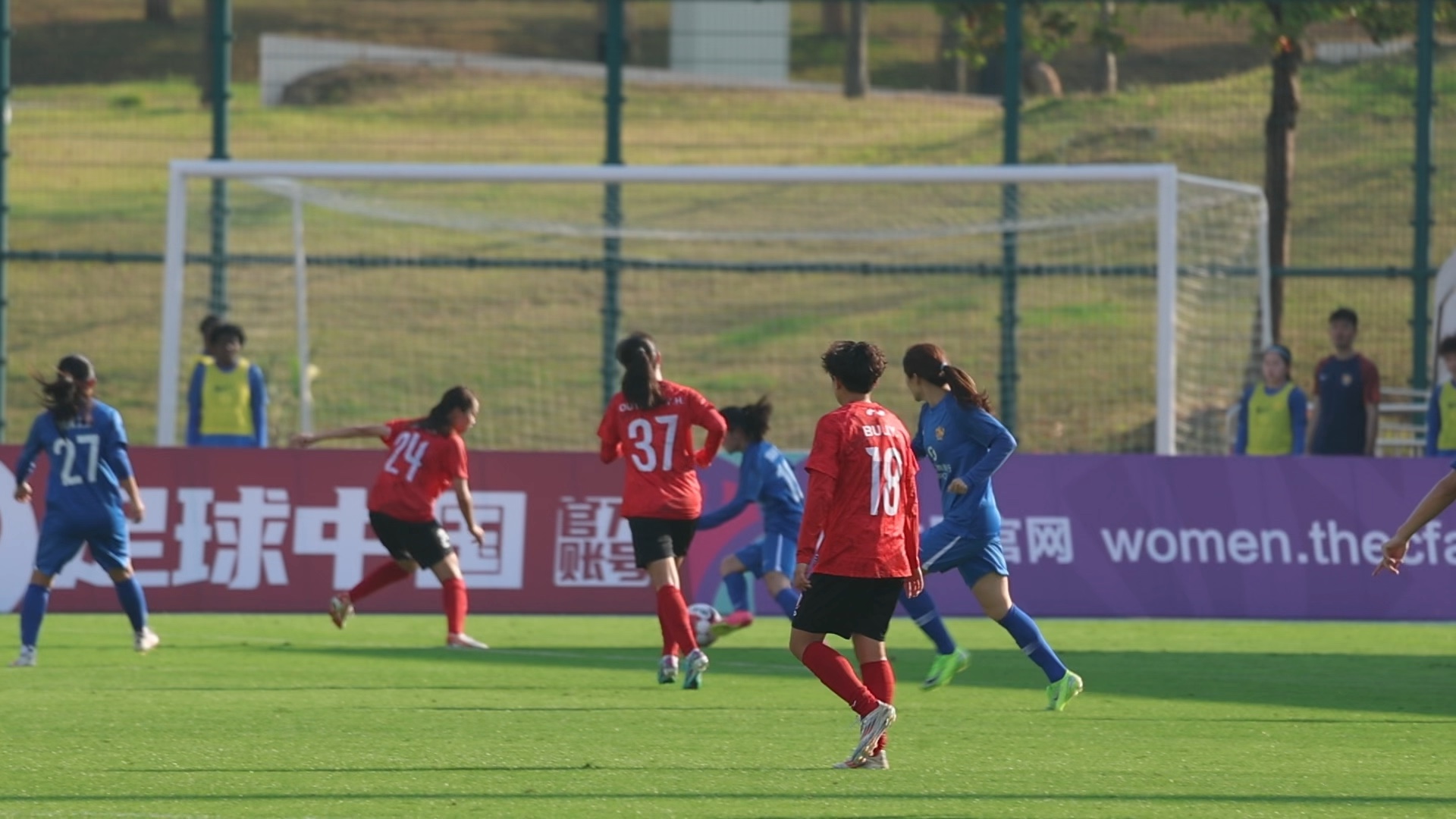 宝贵的进球为女足队带来胜利！