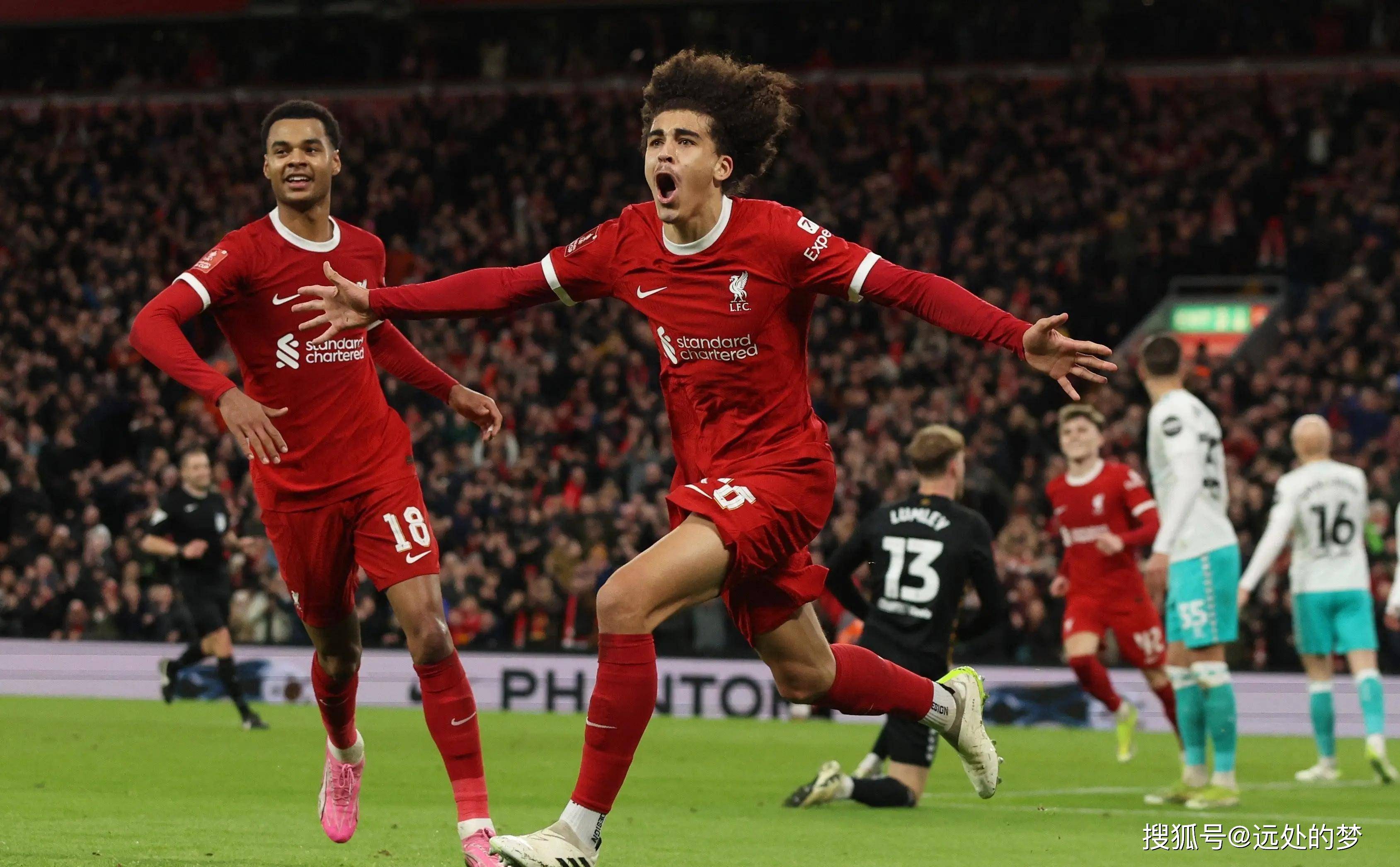 包含埃弗顿大胜对手，球队士气高涨豪取三分的词条