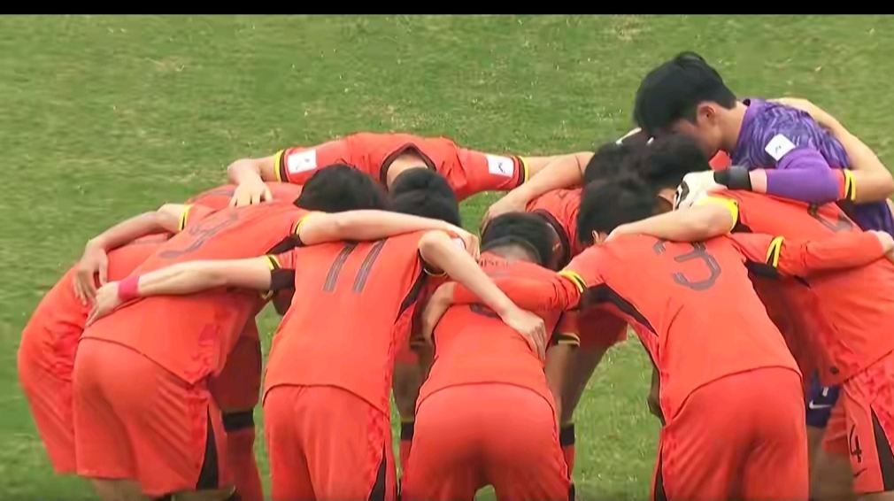 包含足球挑战：弱旅联手抗衡劲旅，赛场刺激非常的词条