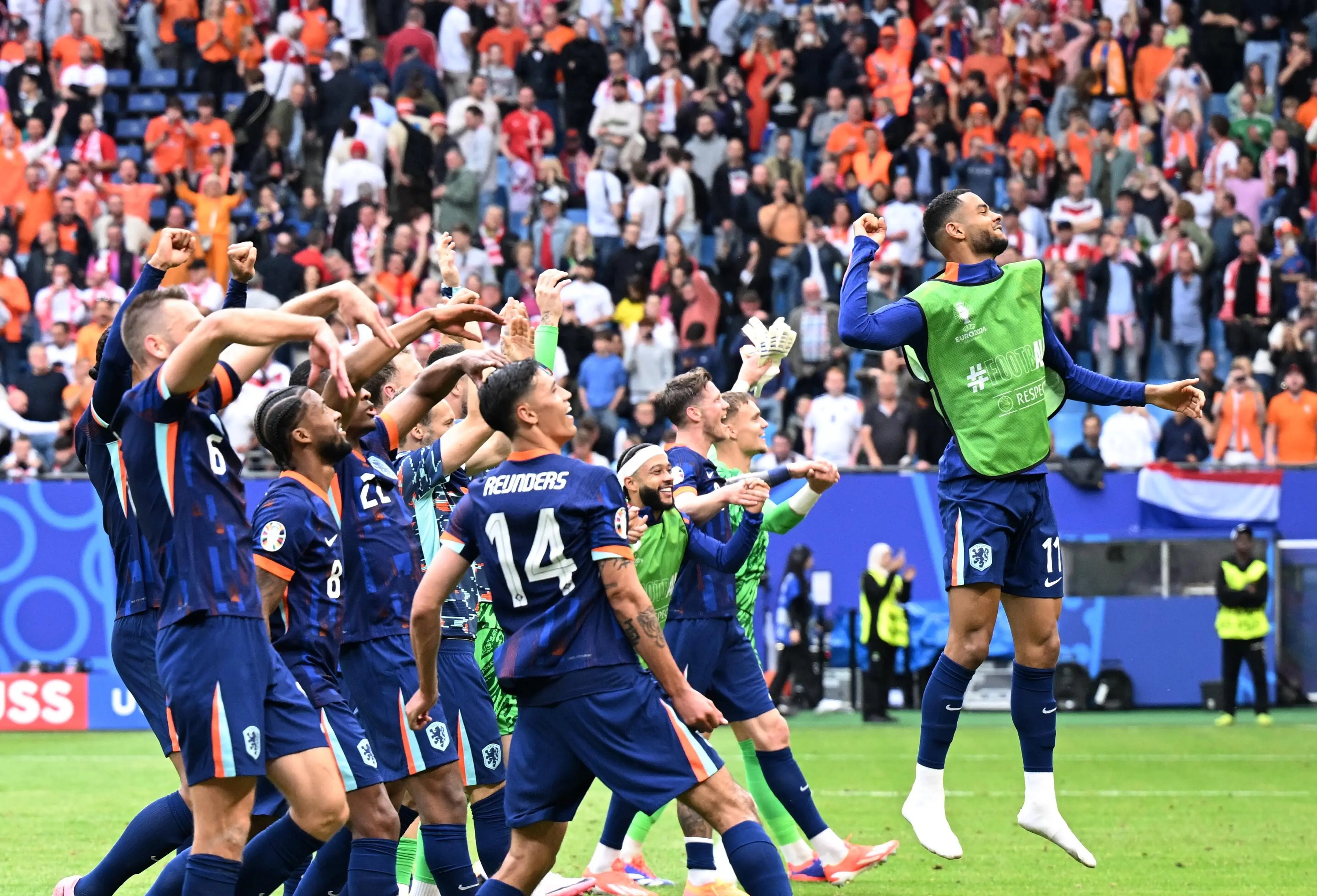 aoa体育体育app下载-关于联赛比赛格局激烈，球队实力全面提升的信息