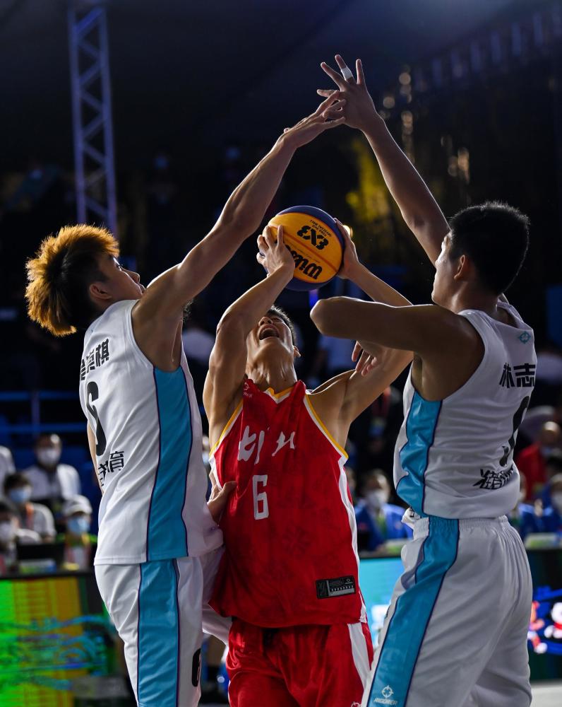 重庆力帆主场战胜湖北湖人队,士气高昂 重庆力帆主场战胜湖北湖人队,士气高昂