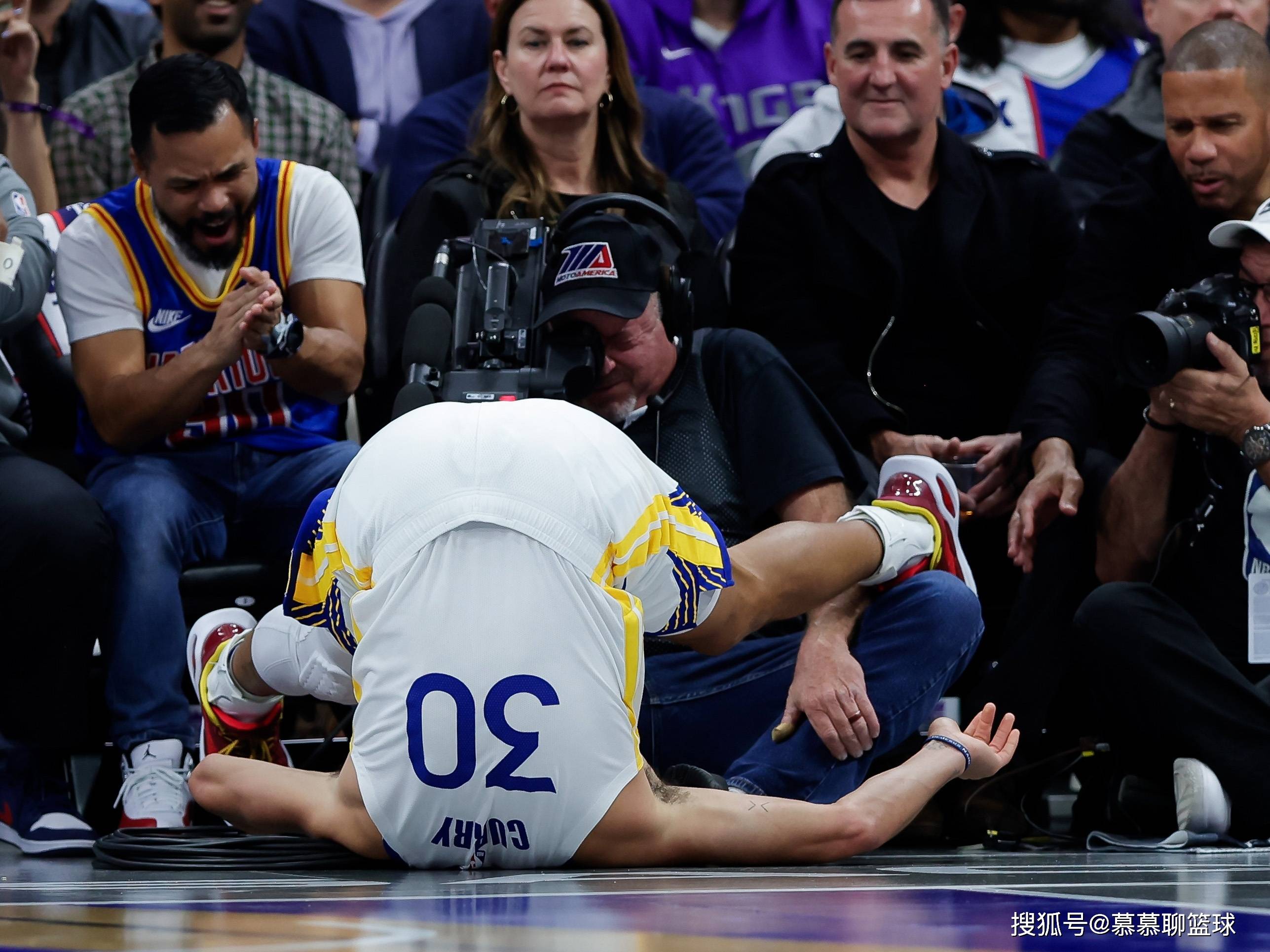 aoa体育体育官网-勇士罕见不敌骑士，大胜结束